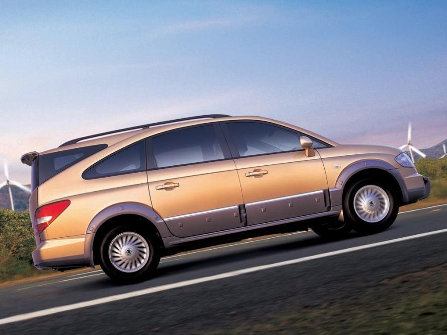  SsangYong Stavic 2004 года  (фото 2 из 6)